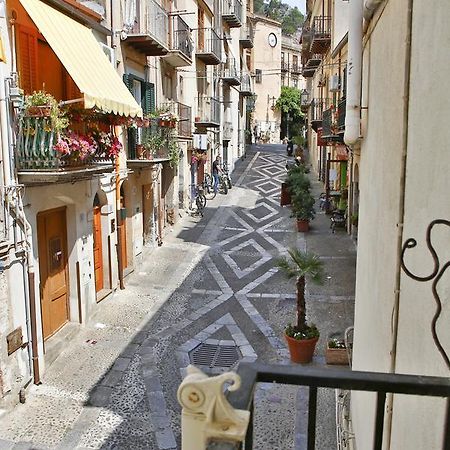 Palazzo Melnis Bed & Breakfast Cefalu Exterior photo